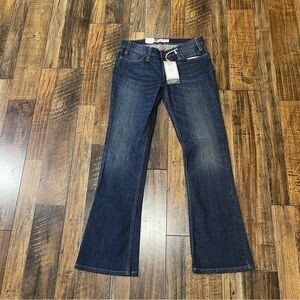 NWT‎ Levi’s Womens Flare 542 Jeans size 28 (low rise)